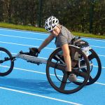 Amanda Kotaja näytti Hirvikosken yleisurheilukentällä myös kilpailuvauhtiaan.