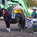 Pirttirannan Iisa ja Eveliina Hietanen sijoittuivat Poni-Kriteriumissa kolmanneksi.