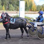 Bonobo ja Neea Hartikainen sijoittuivat Poni-Kriteriumissa kakkoseksi.